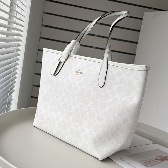 Coach City Tote Bag in Signature Canvas - Picture 3 of 9